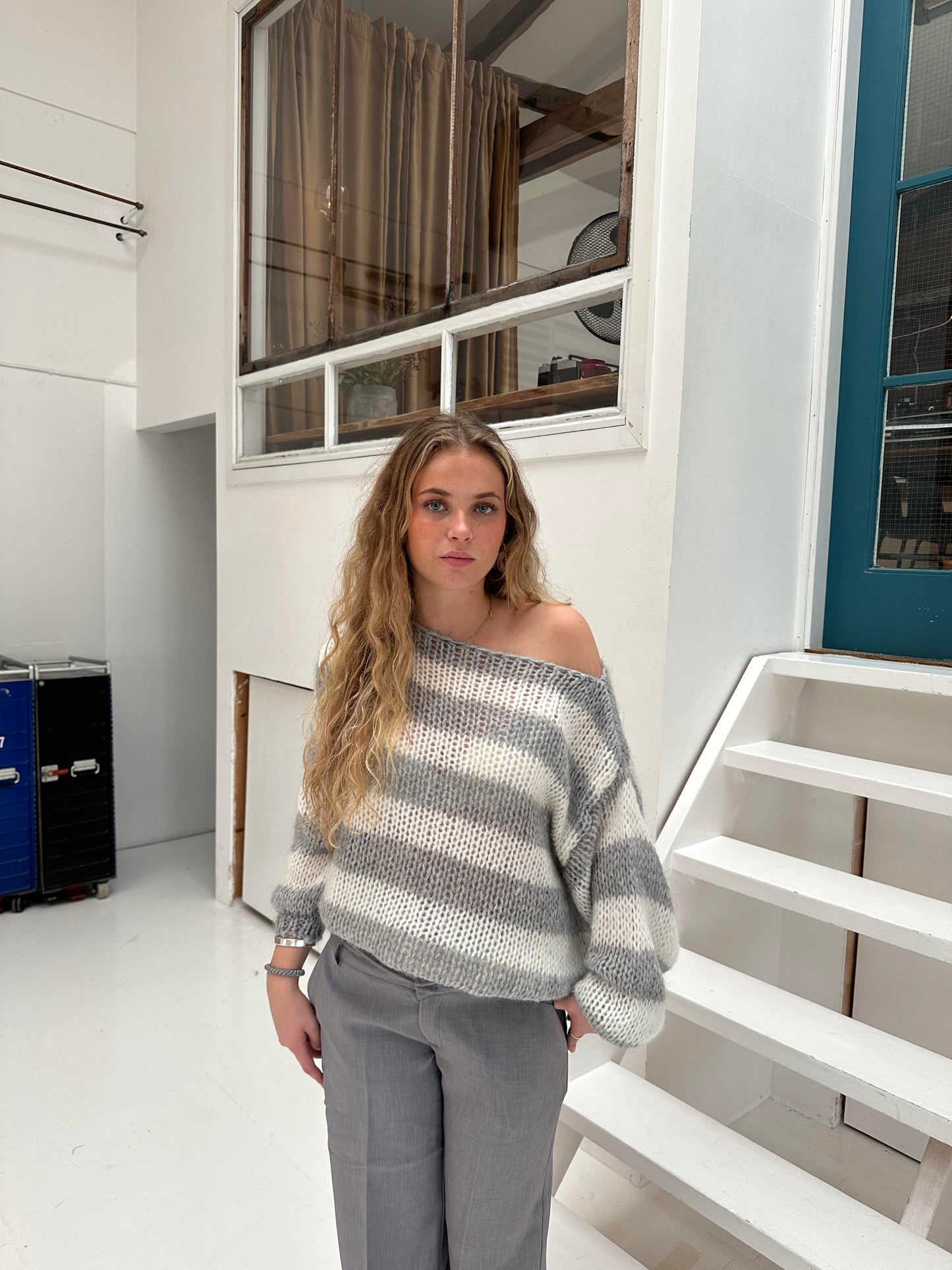 Sweter Damski | Oversize Krój z Okrągłym Dekoltem i Długim Rękawem