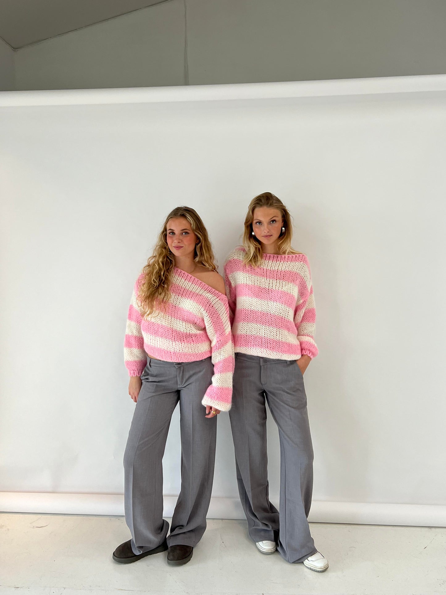 Sweter Damski | Oversize Krój z Okrągłym Dekoltem i Długim Rękawem