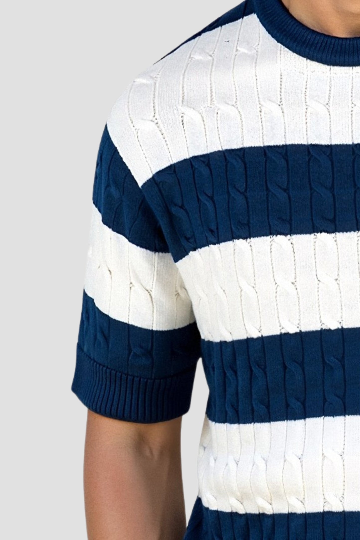 Sweter Męski | Pasiasty, Krótki Rękaw, Struktura Warkocza w Dzianinie