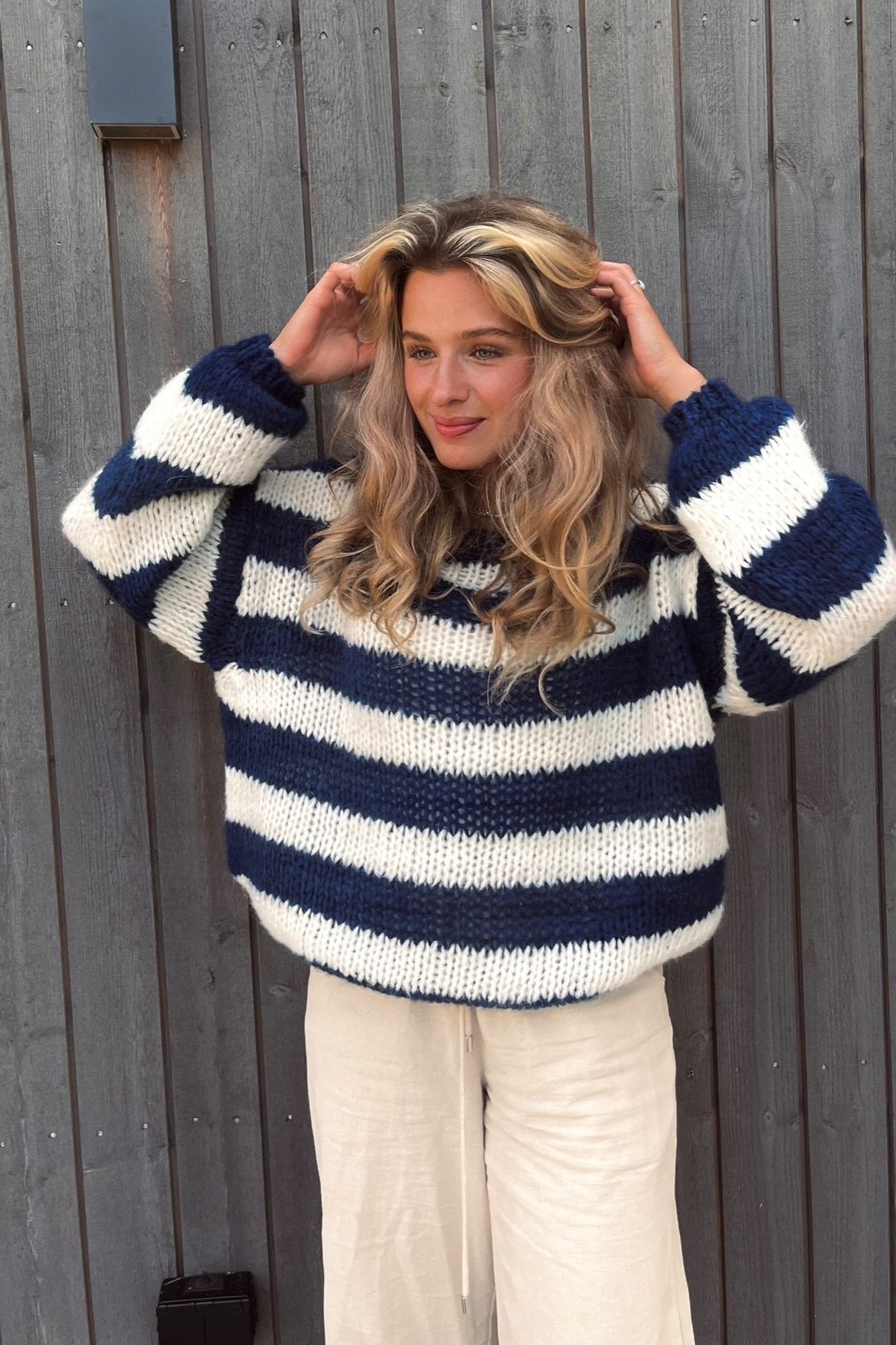 Sweter Damski | Oversize Krój z Okrągłym Dekoltem i Długim Rękawem