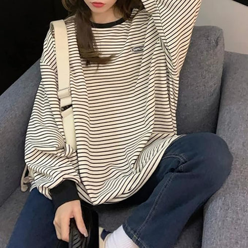 Sweter Damski | Oversize, Przewiewny Krój z Wyraźnym Wzorem w Paski