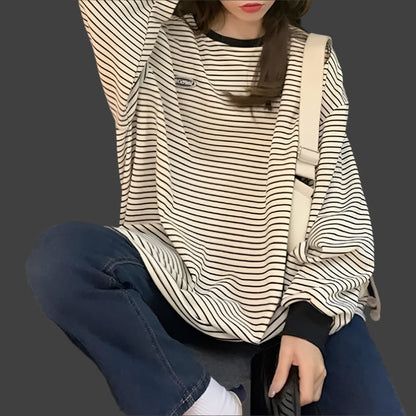 Sweter Damski | Oversize, Przewiewny Krój z Wyraźnym Wzorem w Paski
